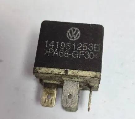 Volkswagen Jetta I Other relay 141951253E
