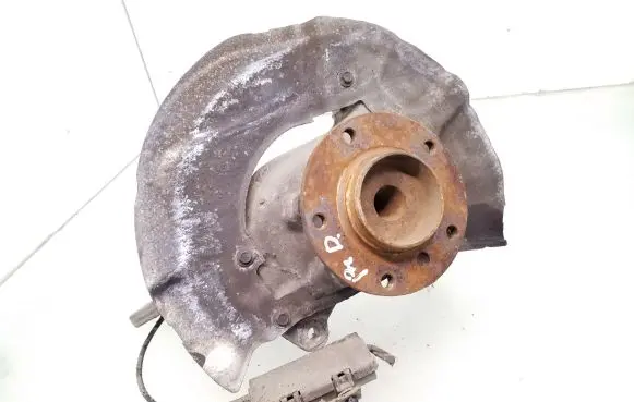 BMW 5 E60 E61 Front wheel hub spindle knuckle 6760954