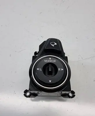 Wing mirror switch