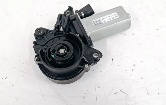 Audi A8 S8 D4 4H Front door soft close latching motor 4F0837059