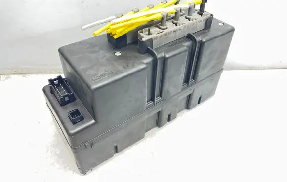 Mercedes-Benz S W220 Central locking vacuum pump 2208001048