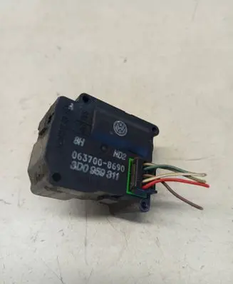 Volkswagen Phaeton Air flap motor/actuator 0637008690 3D0959311