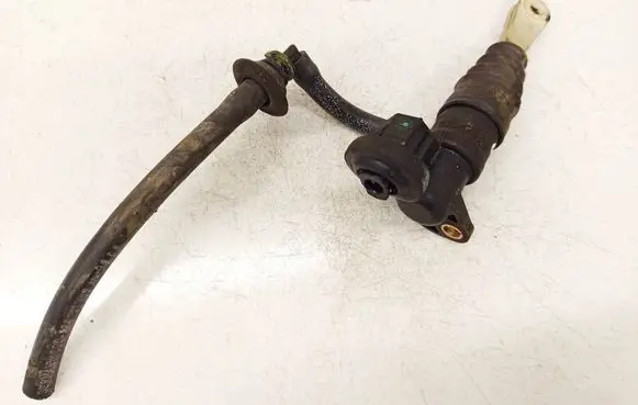 Volkswagen PASSAT B5 Clutch master cylinder 8E1721401