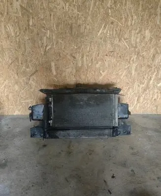 Renault Megane III Radiator support slam panel