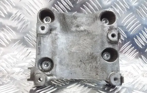 Honda CR-V A/C compressor mount bracket 