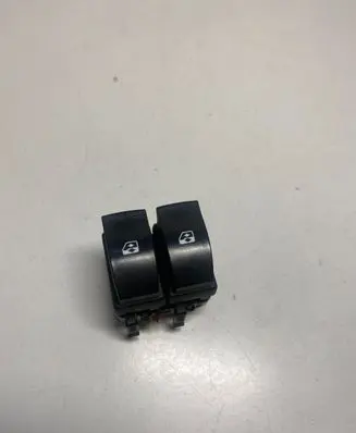 Renault Laguna II Electric window control switch 015085D