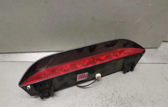 Chevrolet Kalos Third/center stoplight
