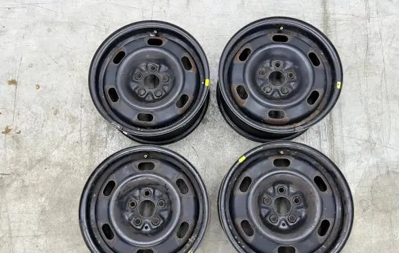 Chrysler PT Cruiser R15 steel rim 05272864ab