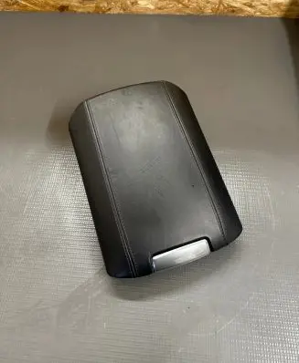 Porsche Cayenne (92A) Armrest