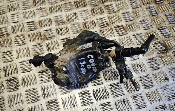 Opel Corsa D Fuel injection high pressure pump 55572537 0445010204