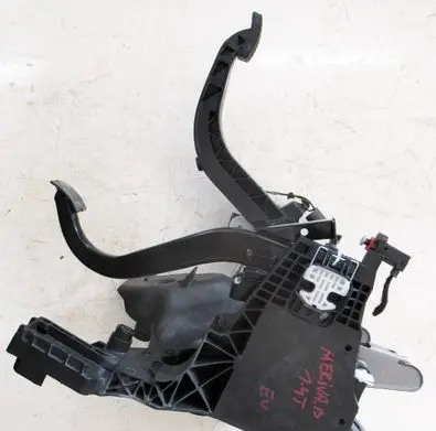 Opel Meriva B Pedal assembly 13362473