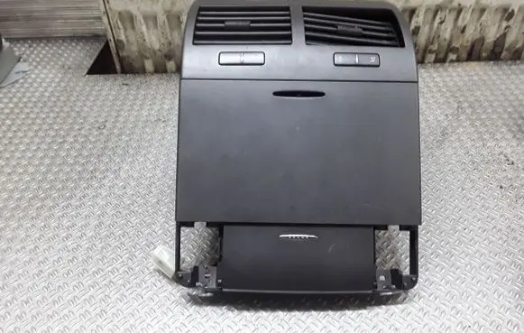 Volkswagen Phaeton Rear air vent grill 3D0819203E