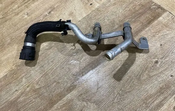 Land Rover Range Rover Evoque L551 Engine coolant pipe/hose G4D318B102AD