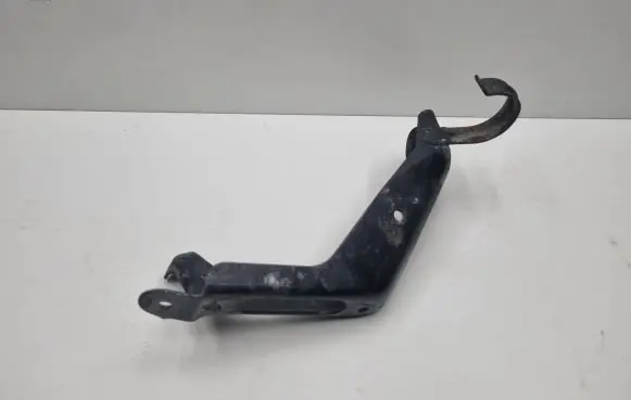 Mercedes-Benz C W203 Engine mounting bracket A1110941041 1110941041