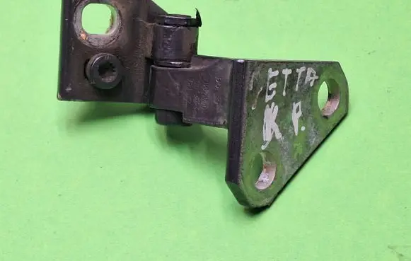 Volkswagen Jetta V Front door upper hinge 1k0881401