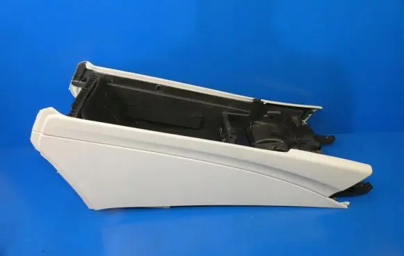 Mercedes-Benz C W205 Center console