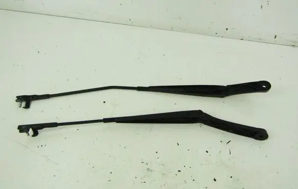 Volkswagen Golf IV Front wiper blade arm 