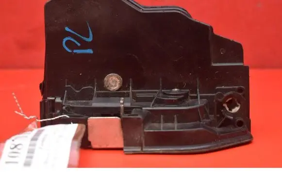 BMW 5 F10 F11 Front door lock 7202143