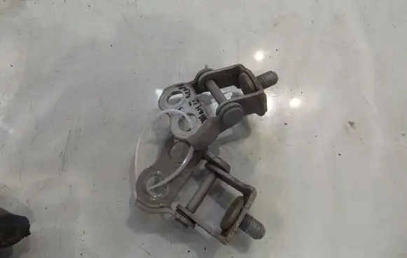 Toyota Yaris Tailgate/trunk/boot hinge