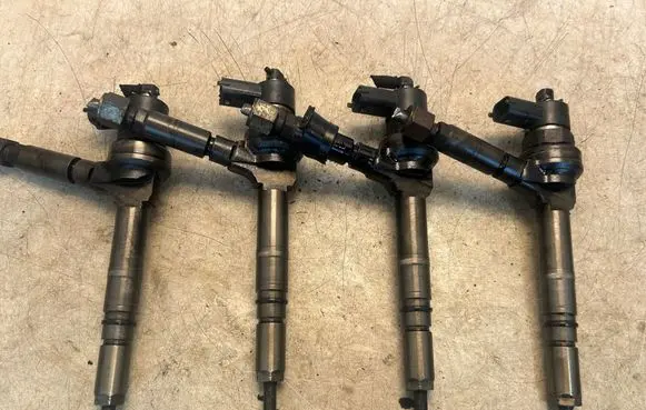 Opel Astra H Fuel injectors set 0445110175
