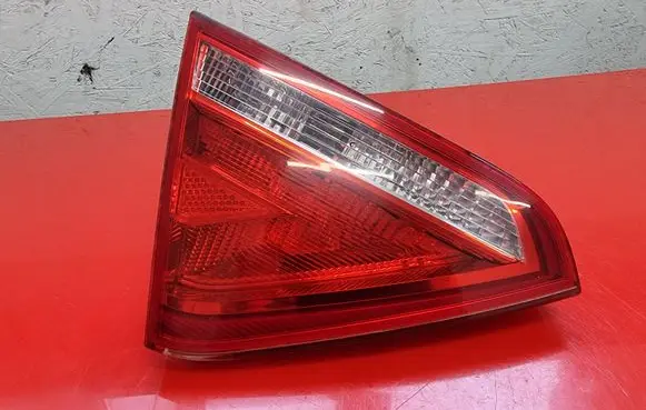 Audi A5 8T 8F Tailgate rear/tail lights 8T0945093 AU484