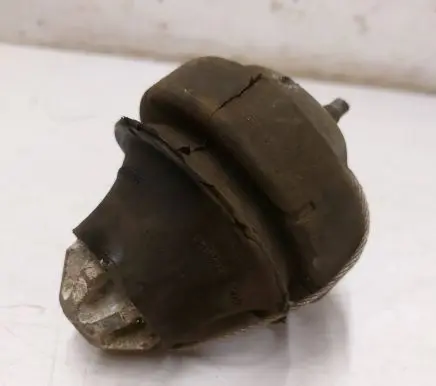 Volvo S60 Engine mount bracket 9485551