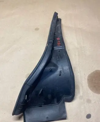 BMW 2 F46 Fender end trim 7300518 15054410