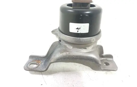 Volvo S60 Engine mount bracket