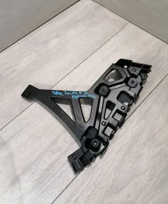 Renault Twingo III Bumper support mounting bracket corner 850442507R