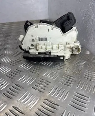 Volkswagen Golf Sportsvan Front door lock 5K1837015E