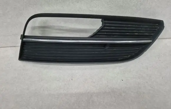 Audi A3 S3 8V Front fog light trim/grill 8V3807682A
