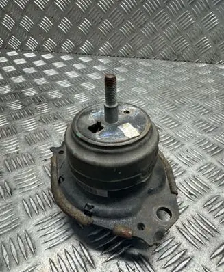 Engine mount bracket