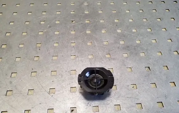 Front door high frequency speaker