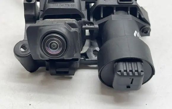 Mercedes-Benz S W222 Front bumper camera 8210R003 048776001