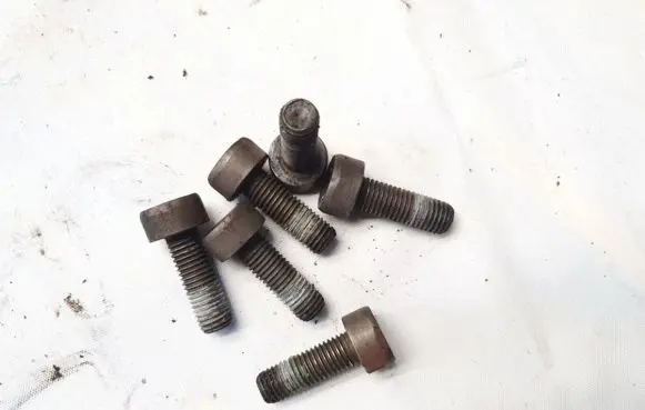 Volvo V40 Nuts/bolts 