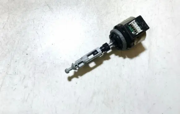 Headlight level adjustment motor