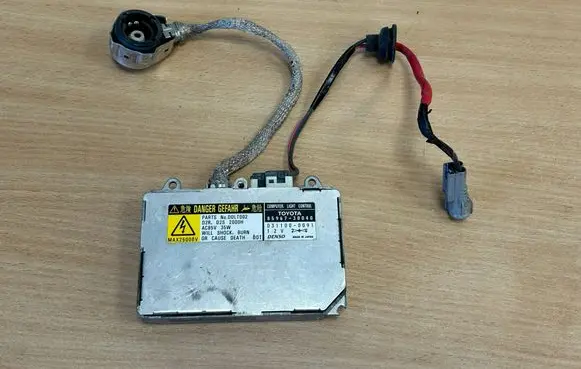 Lexus ES 250 - 300 - 330 Headlight ballast module Xenon 8596730040 0311000091