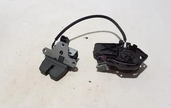 Loading door lock