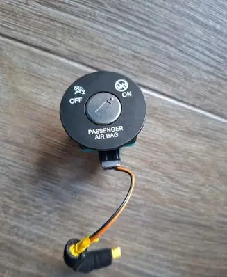 KIA Pro Cee'd III Passenger airbag on/off switch VEE