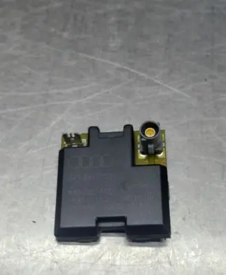 Audi A6 S6 C6 4F Aerial antenna amplifier 4F5035225P