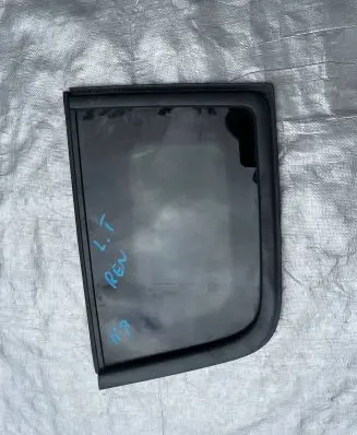 Jeep Renegade Rear side window