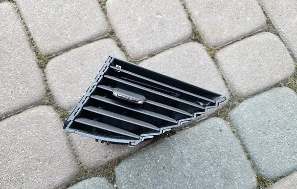 Opel Insignia B Dash center air vent grill 39017312