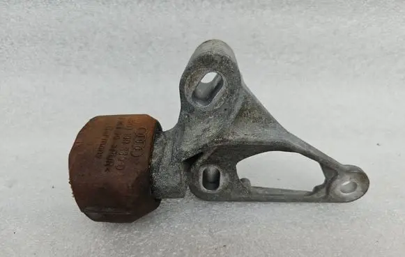 Audi A4 S4 B8 8K Engine mount bracket 8K0199339D