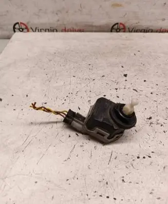 Headlight level adjustment motor