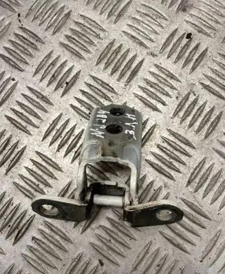 Nissan Juke I F15 Rear door lower hinge