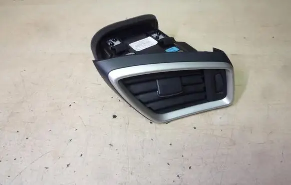 Nissan Qashqai Rear air vent grill 687604EA0A I2521