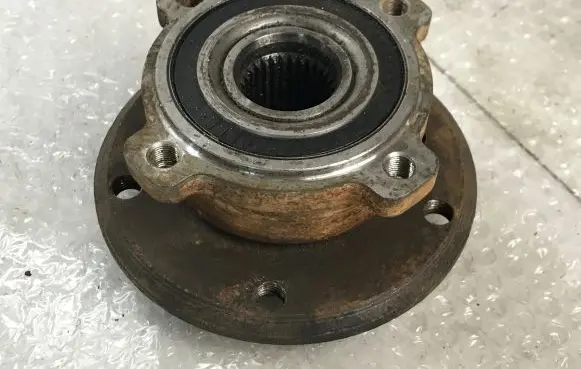 BMW 5 E39 Rear wheel bearing hub 