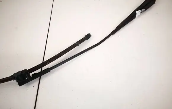 Skoda Octavia Mk2 (1Z) Front wiper blade arm 1z1955410