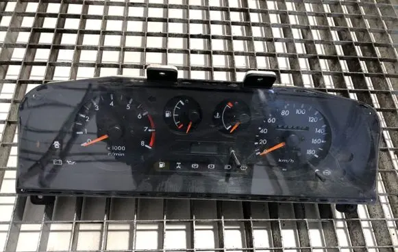 Speedometer (instrument cluster)