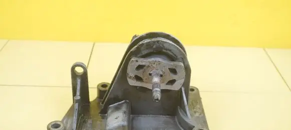 Fiat 500 Engine mounting bracket 013A236 18SP32